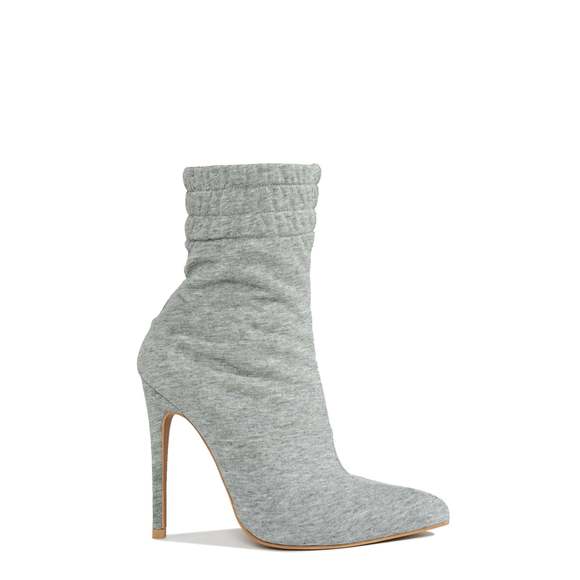 NWT**CAPE ROBBIN NAUVOO - GREY GREY 5.5 | ALL OFFERS / COUNTEROFFERS WELCOME - Picture 2 of 7